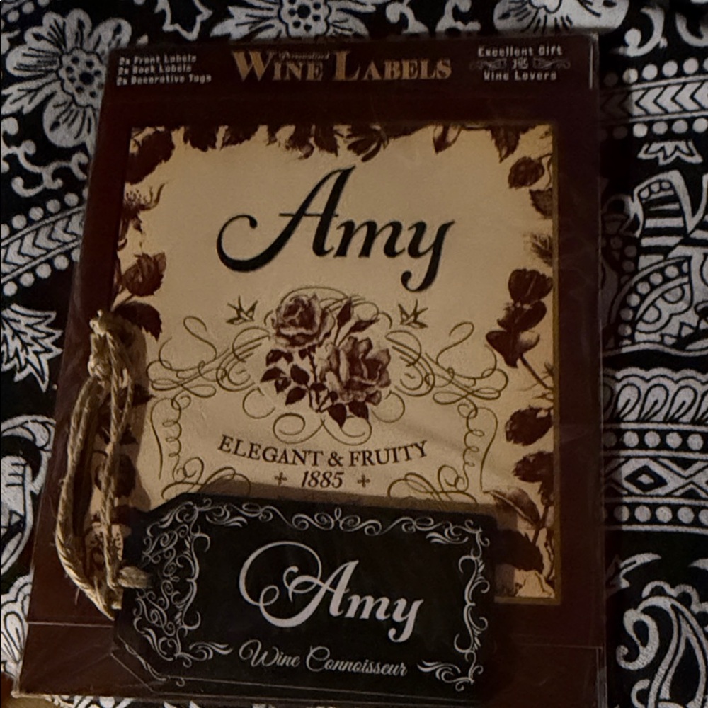 Elegant Wine Labels Set